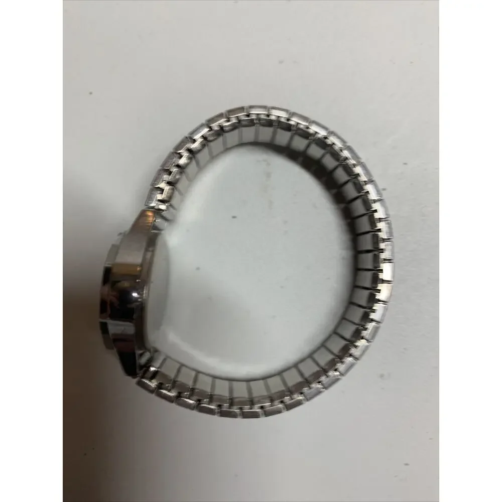Vintage Womens Round Geneva Stretch Band Watch Silver Tone Stainless Steel